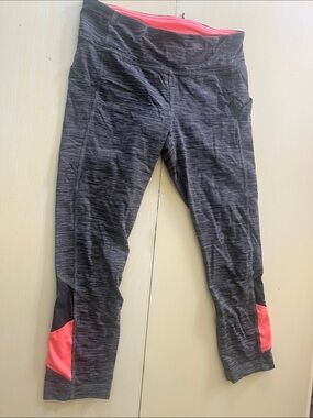 Lululemon xs women’s charcoal and coral cropped leggings